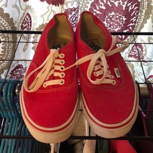 CLASSIC RED VANS